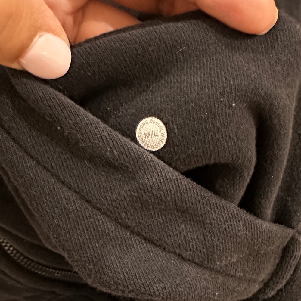 Lululemon Scuba Black Hoodie - Picture 4 of 4